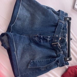 ✨ High wasted denim shorts